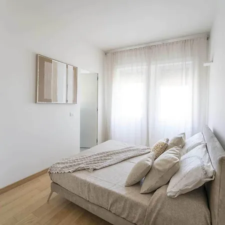 Appartement Skyline View In Heart Of Milan